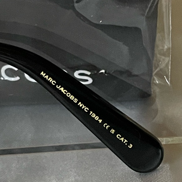 Marc Jacobs Black Oversized Sunglasses – New with Case and Dusty - Picture 5 of 5